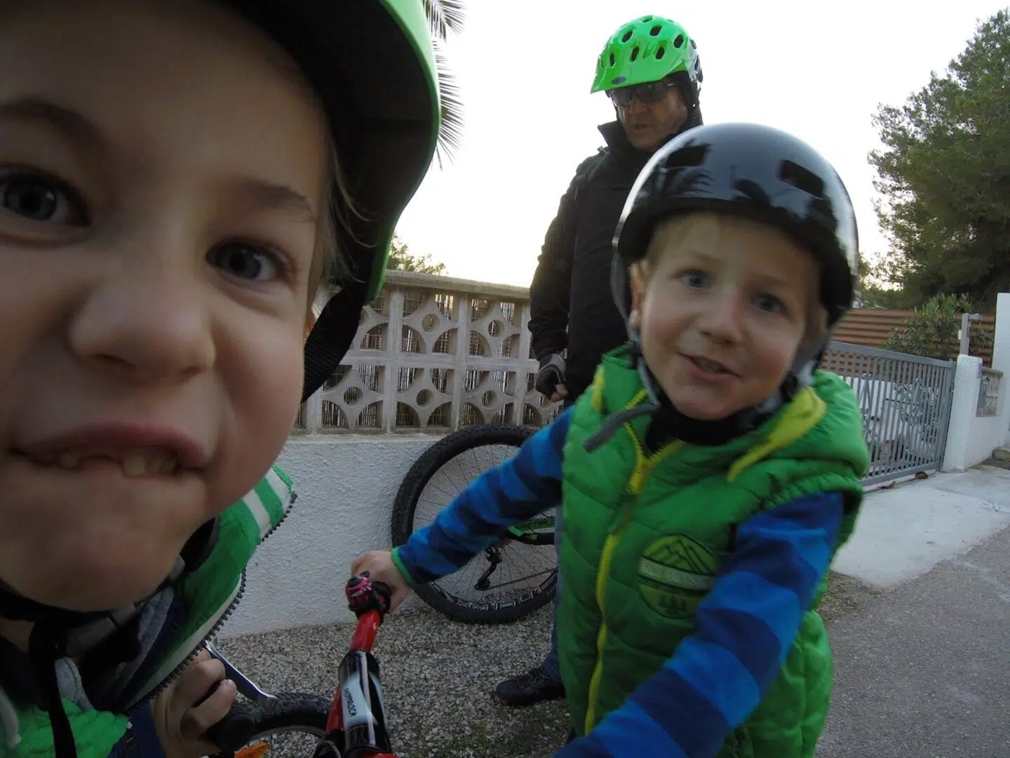 Meine Kinder Maximilian Heck und Alexander Heck gemeinsam mit Hans Ebenberger