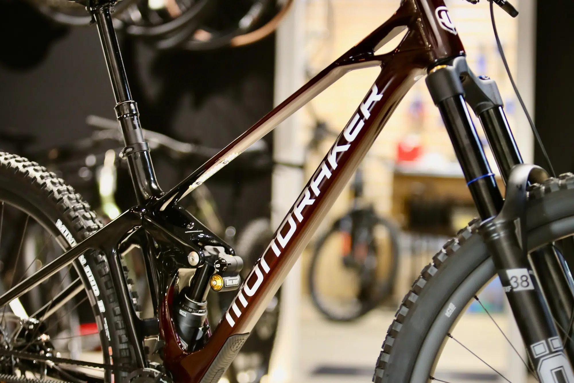 Mondraker Foxy Carbon XR Öhlins 30 TTX Air, Sram X0 Transmission AXS, eThirteen Carbon Maxxis