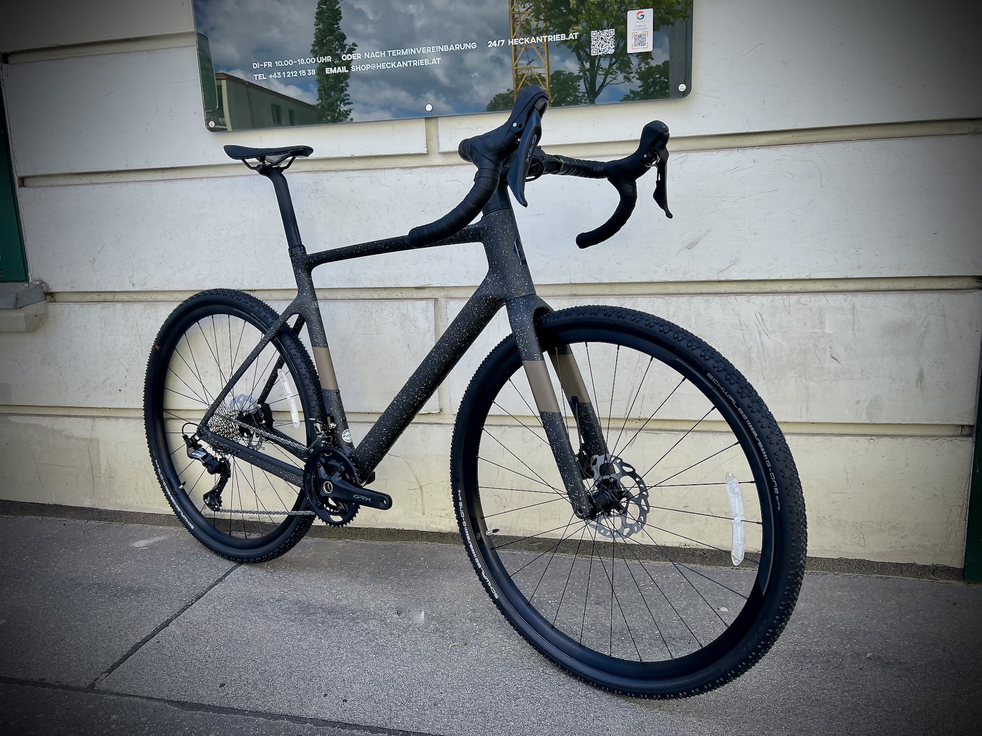 Scott Addict Gravel 40 Carbon Gravel Bike mit Shimano GRX 24 Schaltung