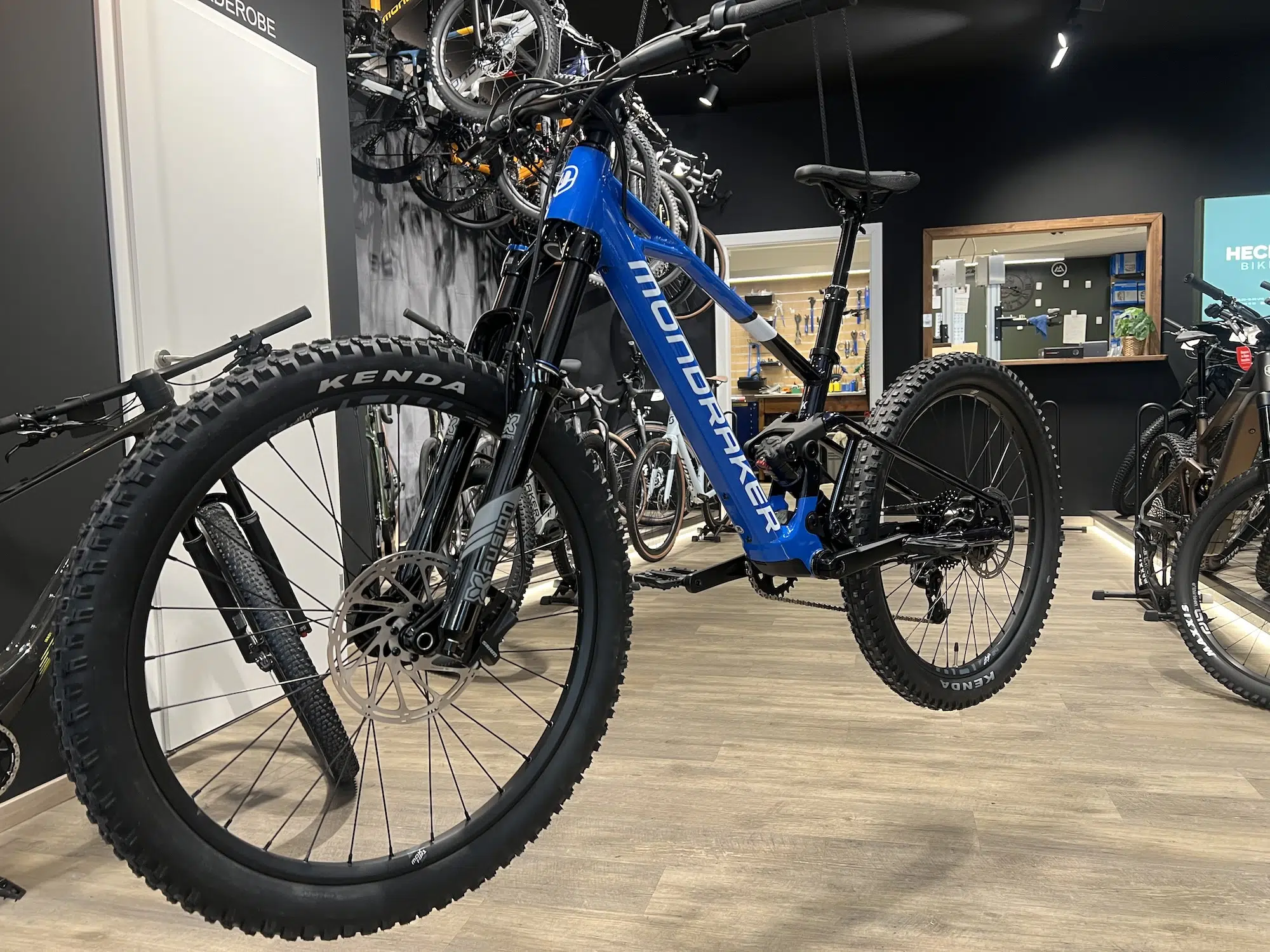 Mondraker F-Play Kinder eBike Fully mit Mahle X35 Motor