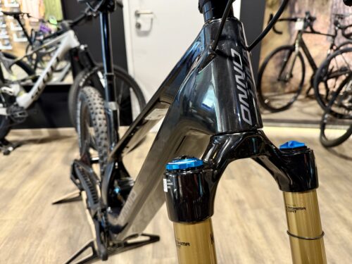 Unno Mith Pro DJI Avinox Fox Factory High-End E-Enduro bei HeckAntrieb