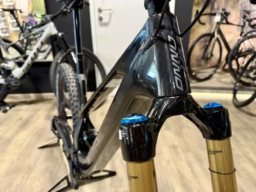 Unno Mith Pro DJI Avinox Fox Factory High-End E-Enduro bei HeckAntrieb