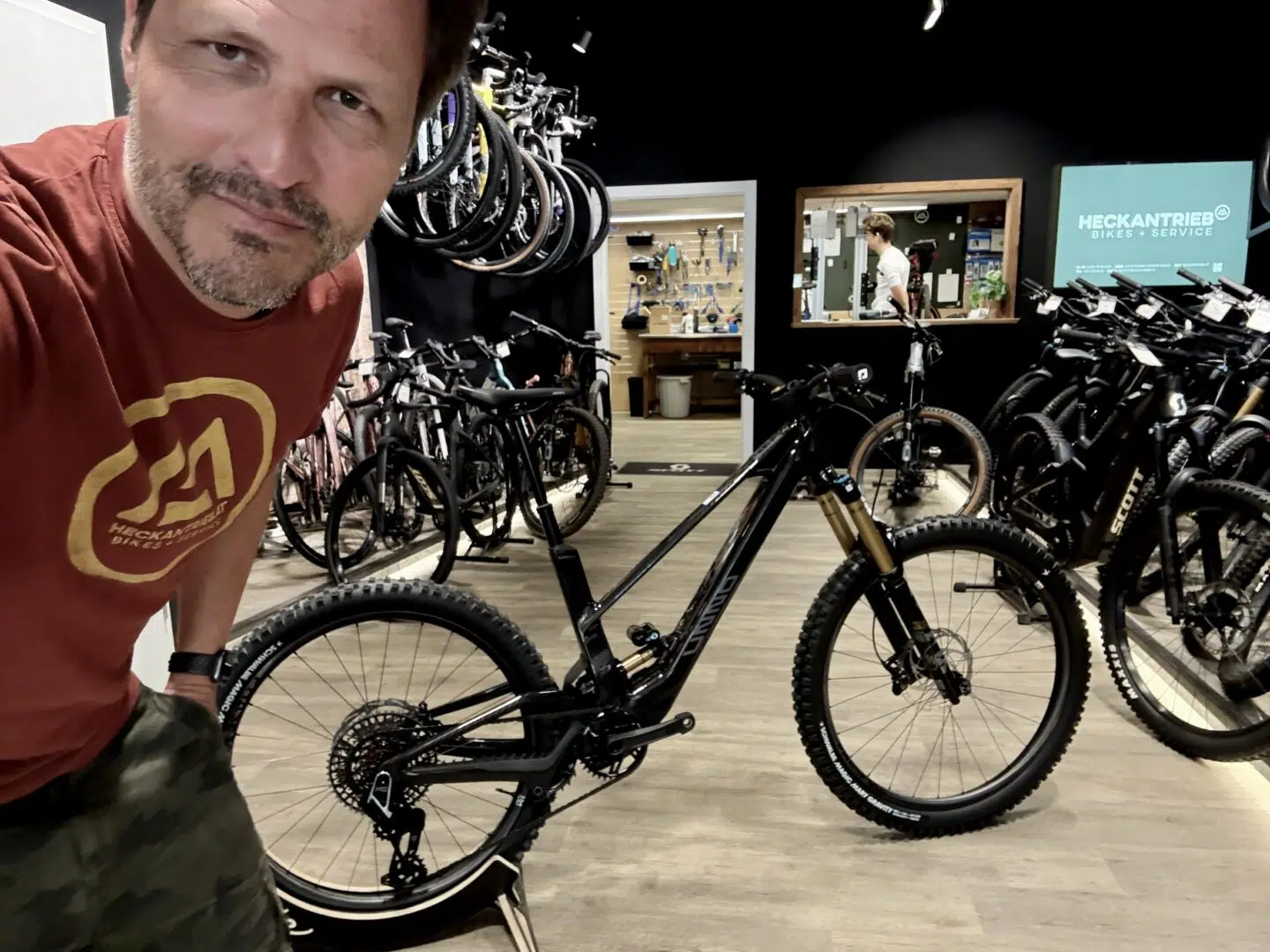 Unno Mith Pro DJI Avinox Fox Factory High-End E-Enduro bei HeckAntrieb
