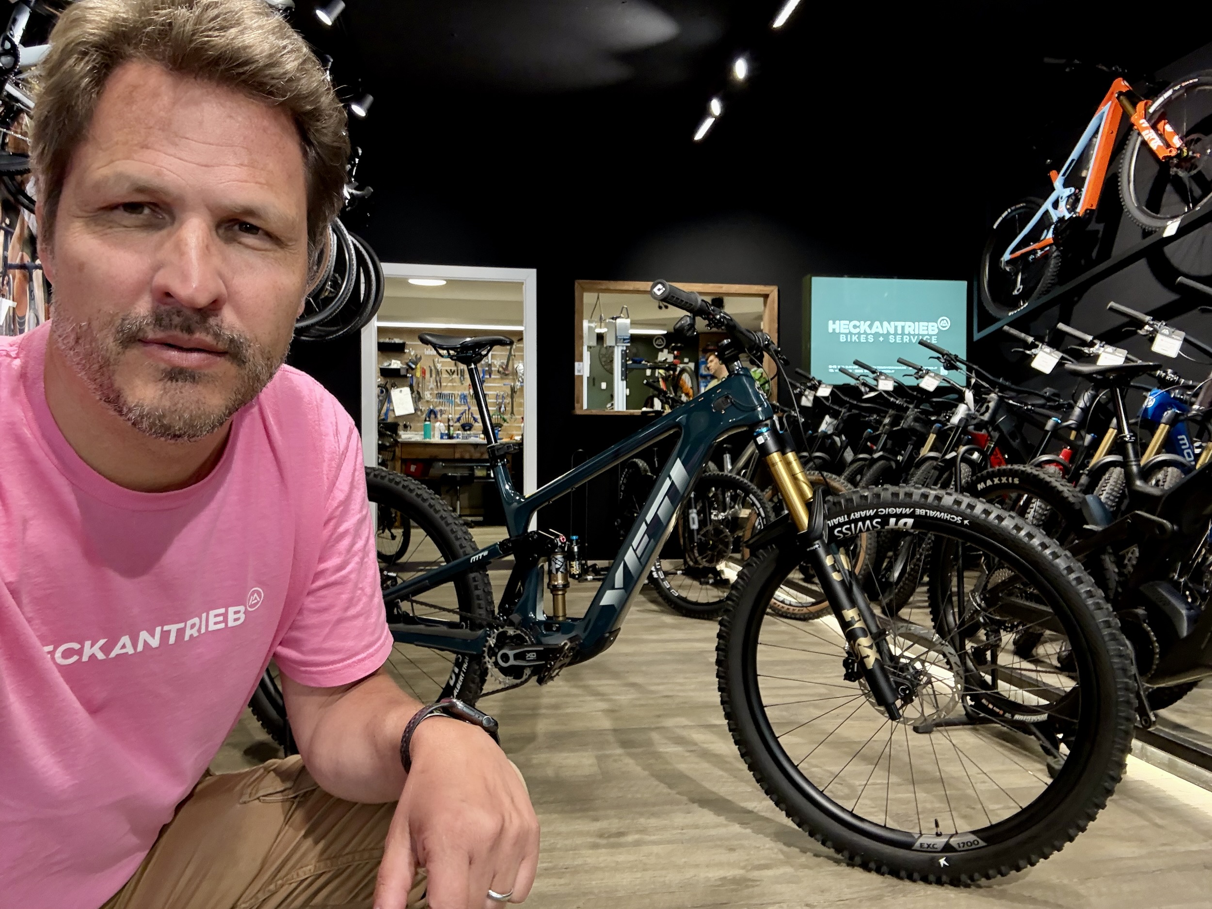 Besuch bei Yeti Cycles: Erfahre mehr über die Geschichte von Yeti und das neue 160E TQ E-Enduro mit TQ HPR 60 Motor