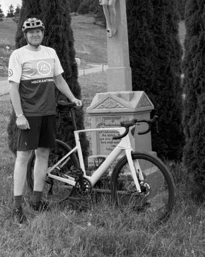 Das neue SCOTT Fastlane 20 mit Carbonrahmen, 11,1 kg, TQ HPR40 Motor & Shimano Di2 jetzt bei HeckAntrieb Bikes + Service in Wien vorbestellen.