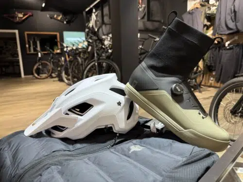 FOX Racing jetzt bei HeckAntrieb – MTB Helme, Bekleidung & Schutzkleidung