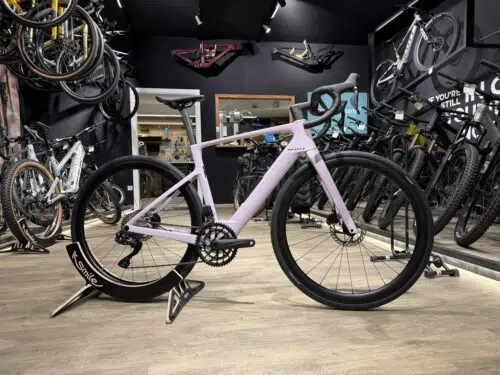 SCOTT Fastlane 20 – Leichtes E-Roadbike mit TQ HPR40 | HeckAntrieb Wien