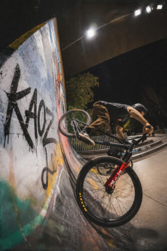 Mondraker präsentiert mit ANARK und KAOZ zwei neue Bikes für Bikepark, Freeride und Dirt Jump. Alle Infos zu den neuen Gravity-Modellen