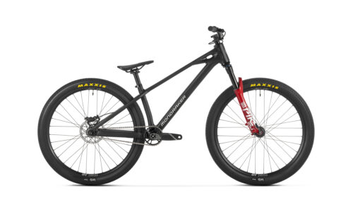 Das Mondraker KAOZ kombiniert einen robusten Aluminiumrahmen, RockShox Pike DJ Federgabel und Singlespeed-Antrieb zu einem kompromisslosen Dirt Jump Bike für Pumptrack, Bikepark und Slopestyle. Gewicht ab 11,2 kg.