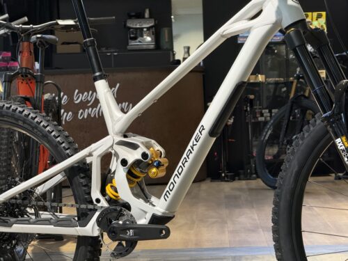 Mondraker präsentiert mit ANARK und KAOZ zwei neue Bikes für Bikepark, Freeride und Dirt Jump. Alle Infos zu den neuen Gravity-Modellen