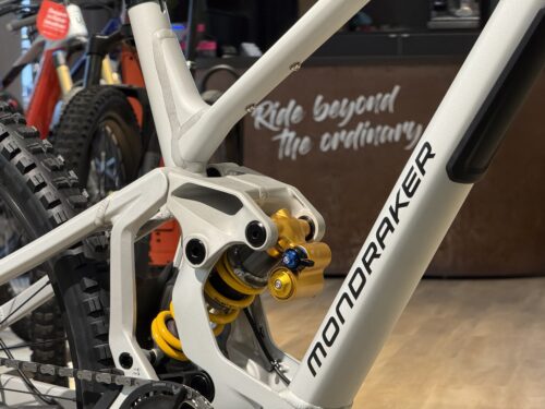 Mondraker präsentiert mit ANARK und KAOZ zwei neue Bikes für Bikepark, Freeride und Dirt Jump. Alle Infos zu den neuen Gravity-Modellen