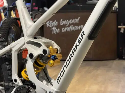Mondraker präsentiert mit ANARK und KAOZ zwei neue Bikes für Bikepark, Freeride und Dirt Jump. Alle Infos zu den neuen Gravity-Modellen