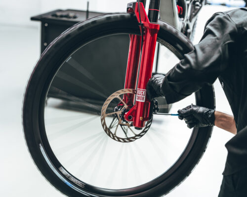Unno Mith Race RS Rock Shox Zeb Rock Shox Vivid Coil DJI Avinox M2s