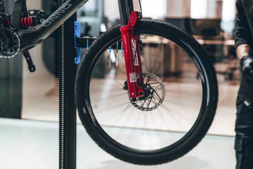 Unno Mith Race RS Rock Shox Zeb Rock Shox Vivid Coil DJI Avinox M2s