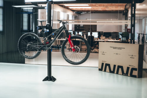 Unno Mith Race RS Rock Shox Zeb Rock Shox Vivid Coil DJI Avinox M2s
