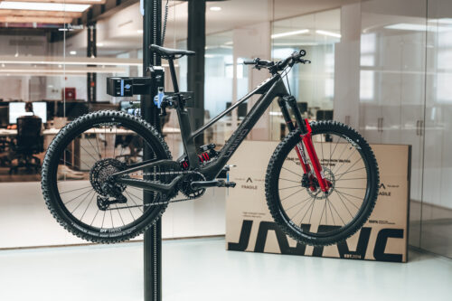 Unno Mith Race RS Rock Shox Zeb Rock Shox Vivid Coil DJI Avinox M2s